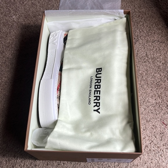 BURBERRY SNEAKERS / SLIP-ON / LOAFERS FOR WOMEN. EU SIZE 40; UK 7. - Picture 7 of 9